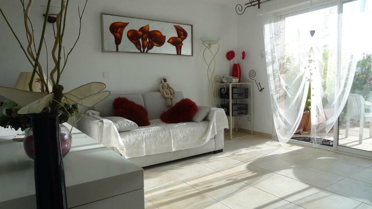 Les Chevrefeuilles Apartment Manosque Exterior photo