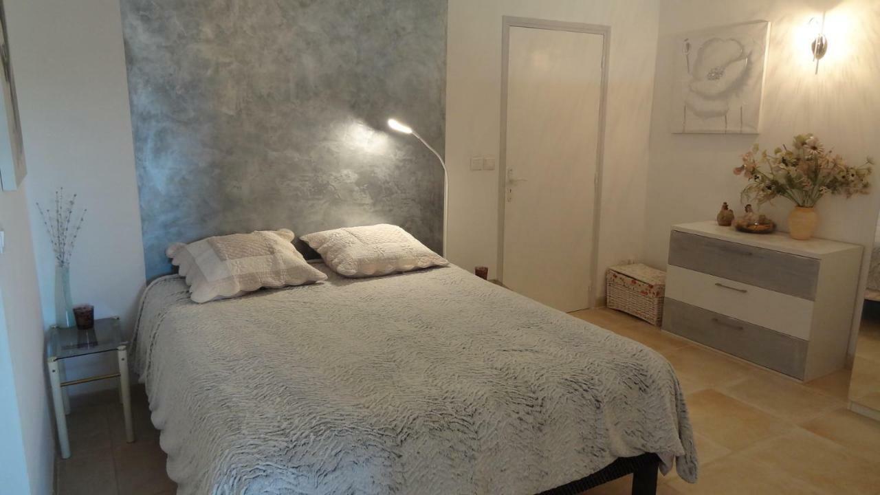 Les Chevrefeuilles Apartment Manosque Exterior photo