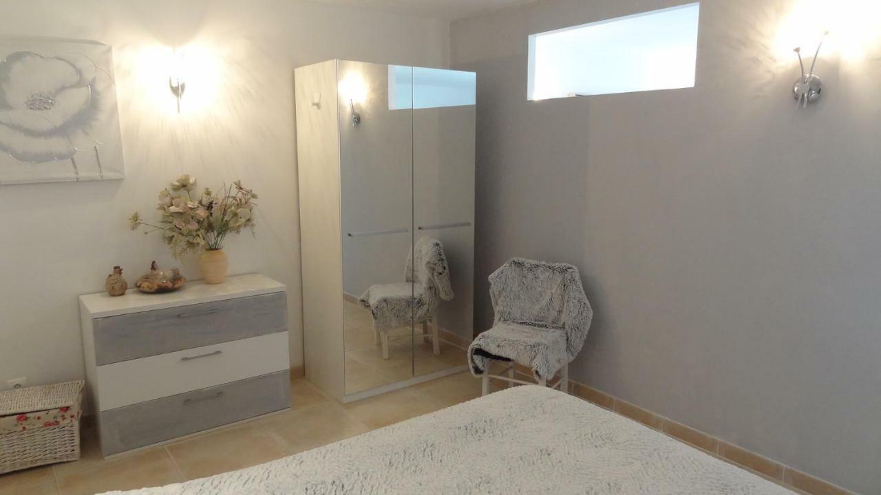 Les Chevrefeuilles Apartment Manosque Exterior photo